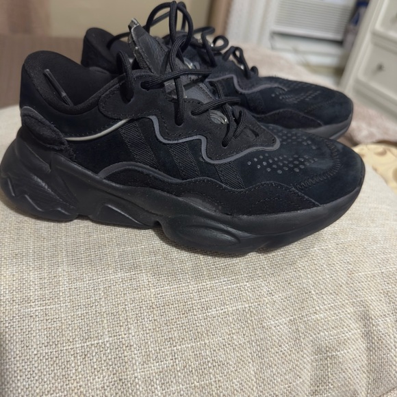 Kids Adidas sneakers - Picture 2 of 4